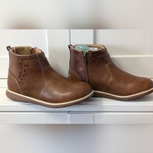 STRIDE RITE Sveta Boot, Tan, Size 13M